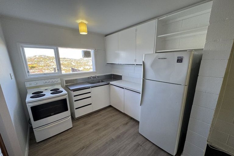 Photo of property in 14a Waiwera Crescent, Maupuia, Wellington, 6022