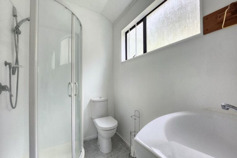 Photo of property in 4 Parsons Glen, Karori, Wellington, 6012
