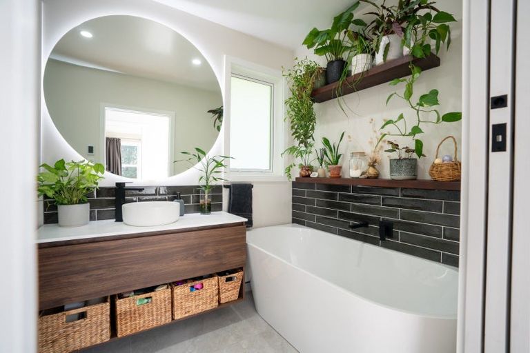 Photo of property in 24 Mahoe Street, Tawa, Wellington, 5028