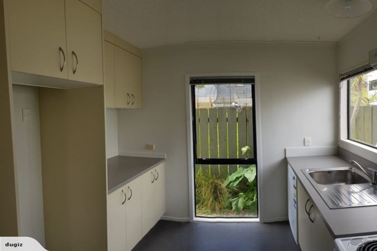 Photo of property in 1/66 Birkdale Road, Birkdale, Auckland, 0626
