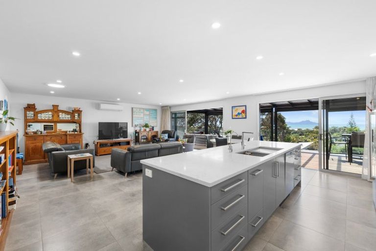 Photo of property in 890 Cove Road, Waipu, 0582