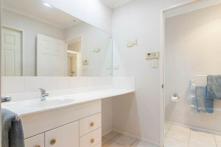 Photo of property in 23 Highfields Terrace, Henderson, Auckland, 0612