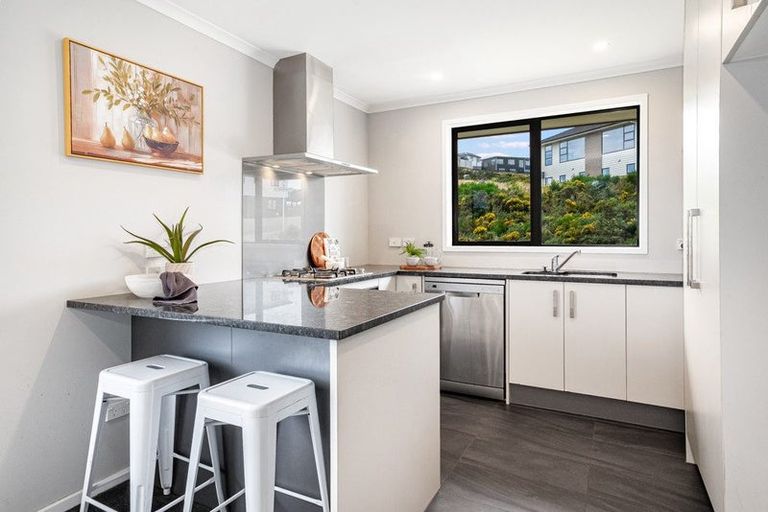Photo of property in 1 Cirrus Close, Newlands, Wellington, 6037