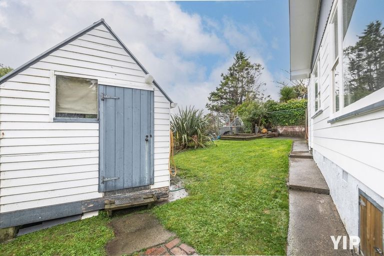 Photo of property in 96 Stewart Drive, Newlands, Wellington, 6037
