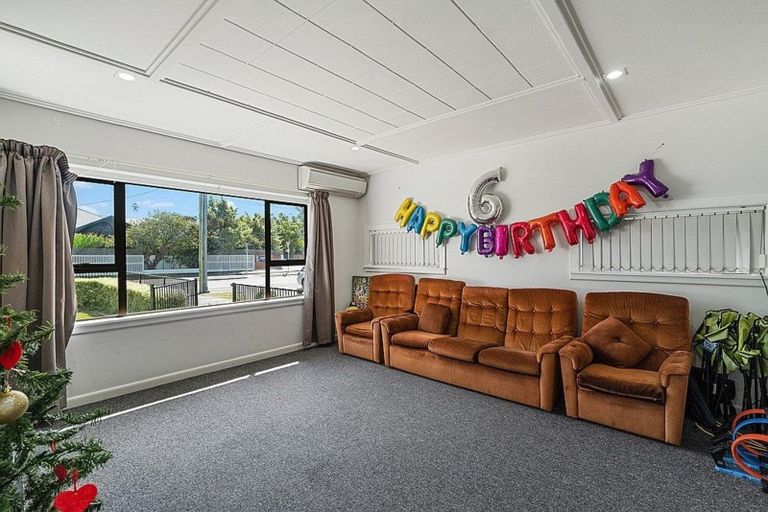 Photo of property in 16 Kerrs Road, Linwood, Christchurch, 8062