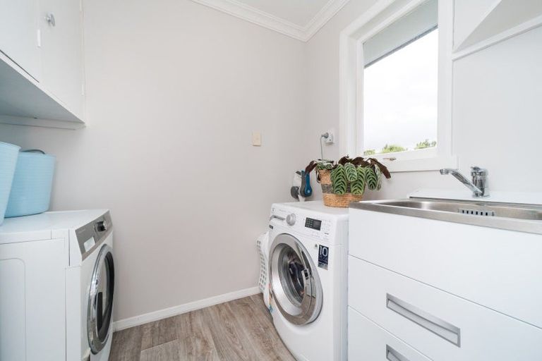 Photo of property in 16 Marsden Place, Awapuni, Palmerston North, 4412