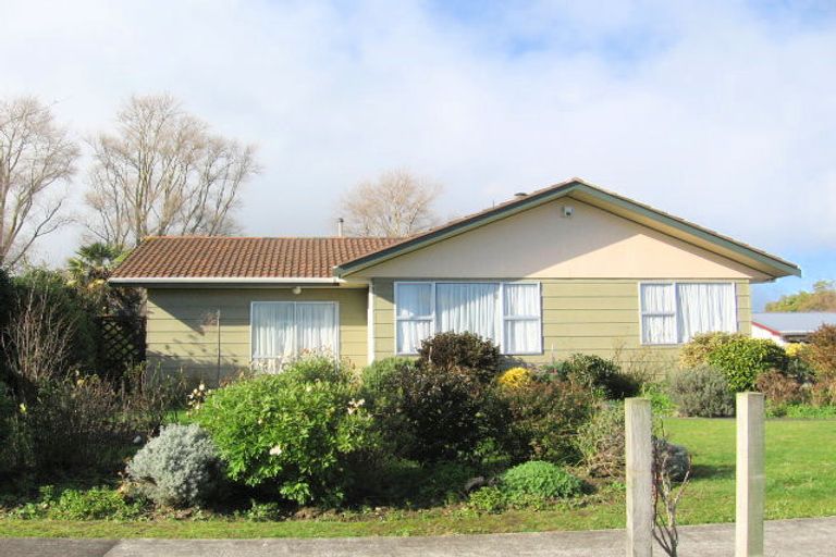Photo of property in 12 Sandstrom Grove, Feilding, 4702