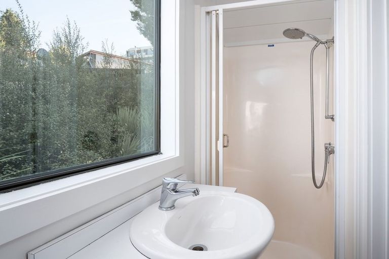 Photo of property in 16 Maxwell Place, Queenstown, 9300