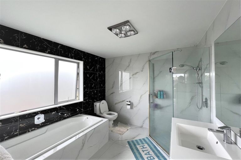 Photo of property in 27 Mantra Road, Massey, Auckland, 0614