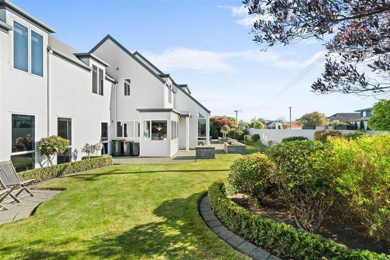 Photo of property in 76 Wai-iti Terrace, Bryndwr, Christchurch, 8052