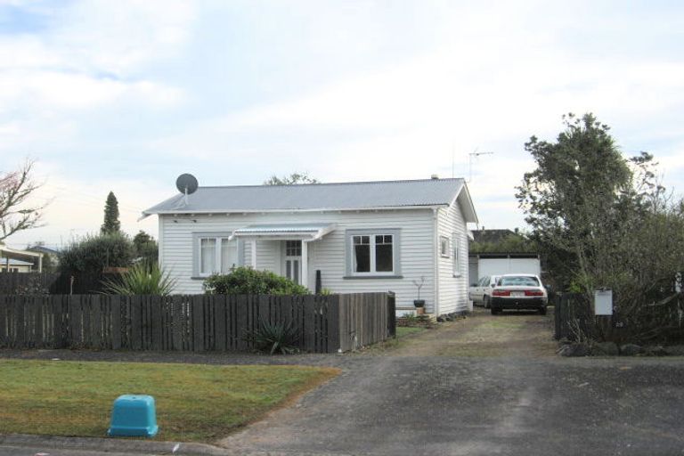 Photo of property in 29 Oxford Street, Fairfield, Hamilton, 3214