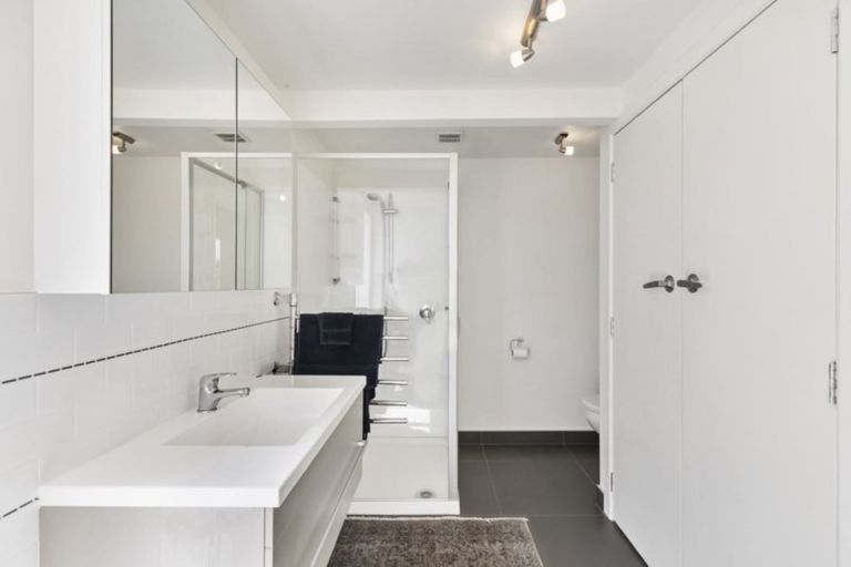 Photo of property in 8 Shanaway Rise, Hillcrest, Auckland, 0627