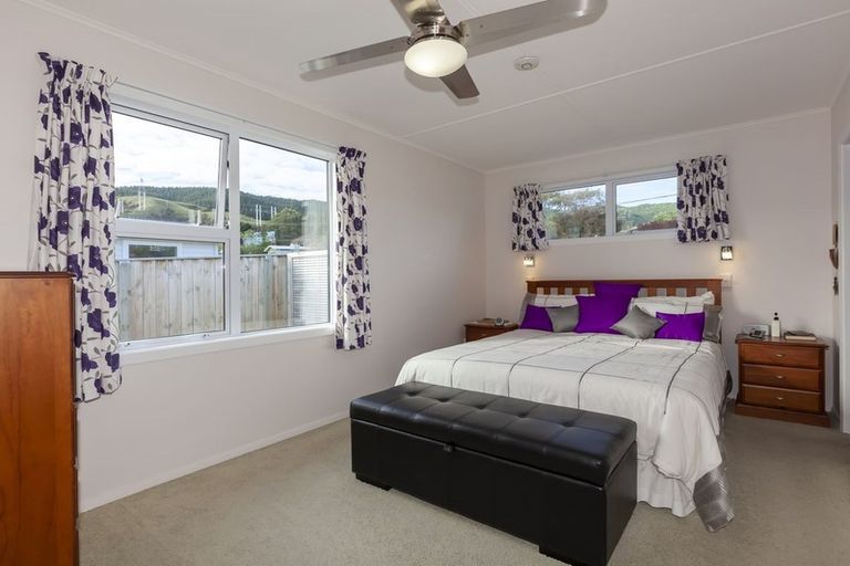 Photo of property in 46 Kaitawa Crescent, Paraparaumu, 5032