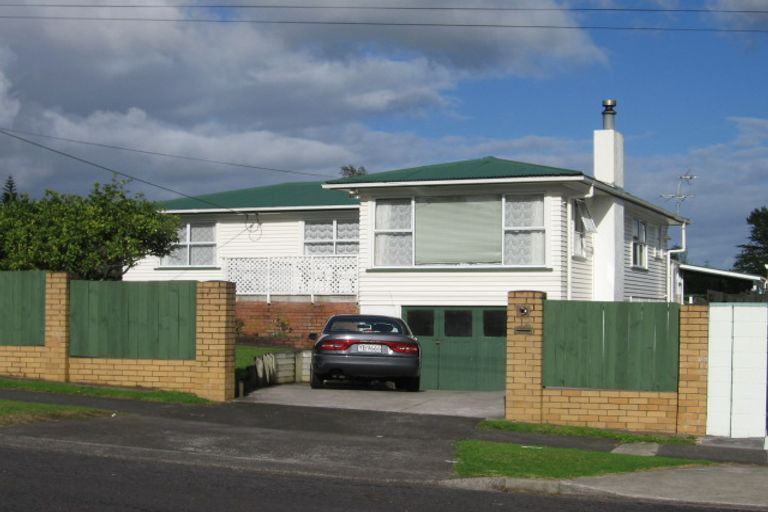 Photo of property in 12a Matipo Road, Te Atatu Peninsula, Auckland, 0610