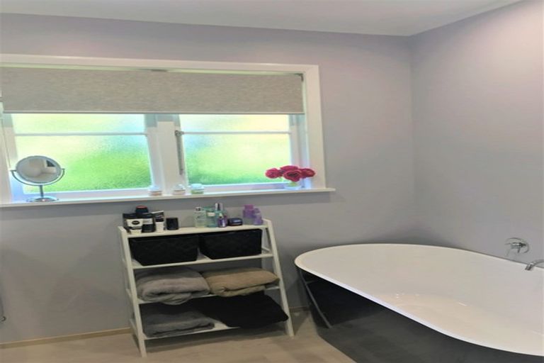 Photo of property in 402 South Road, Hawera, 4674