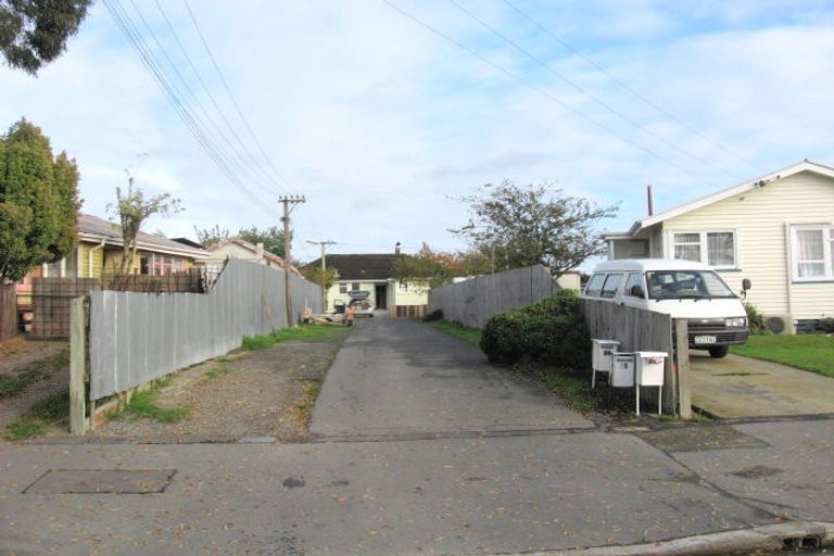 Photo of property in 25 Lambeth Crescent, Northcote, Christchurch, 8052