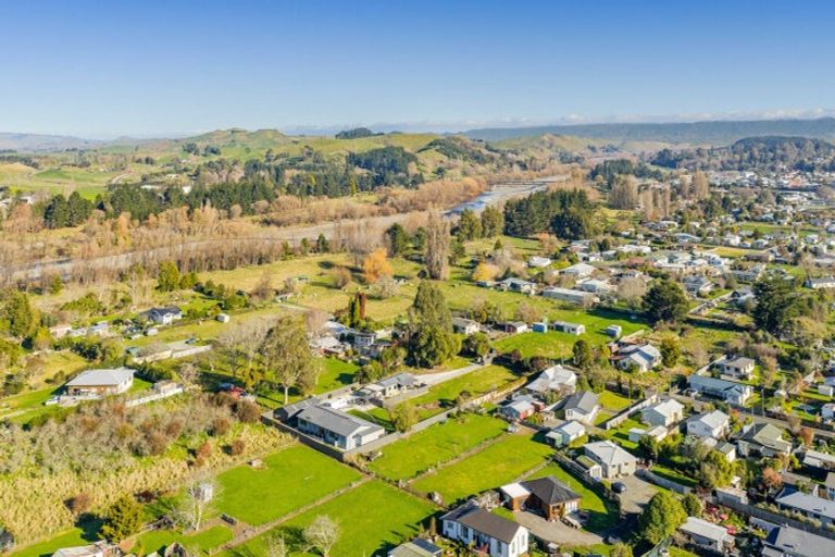 Photo of property in 20 Shanly Street, Waipawa, 4210