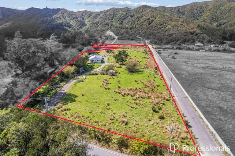 Photo of property in 120 Upper Fitzherbert Road, Wainuiomata, 5373