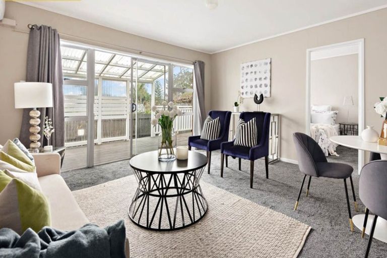 Photo of property in 2/118 Lynwood Road, New Lynn, Auckland, 0600