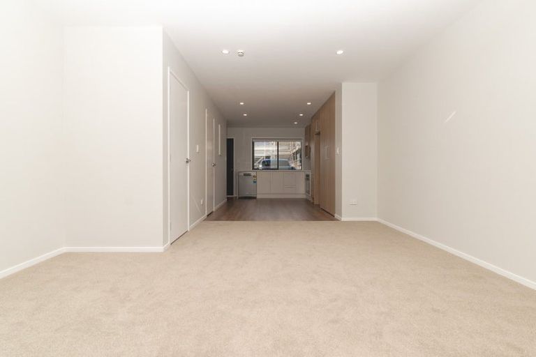 Photo of property in 2 Mikoikoi Crescent, Mangere Bridge, Auckland, 2022