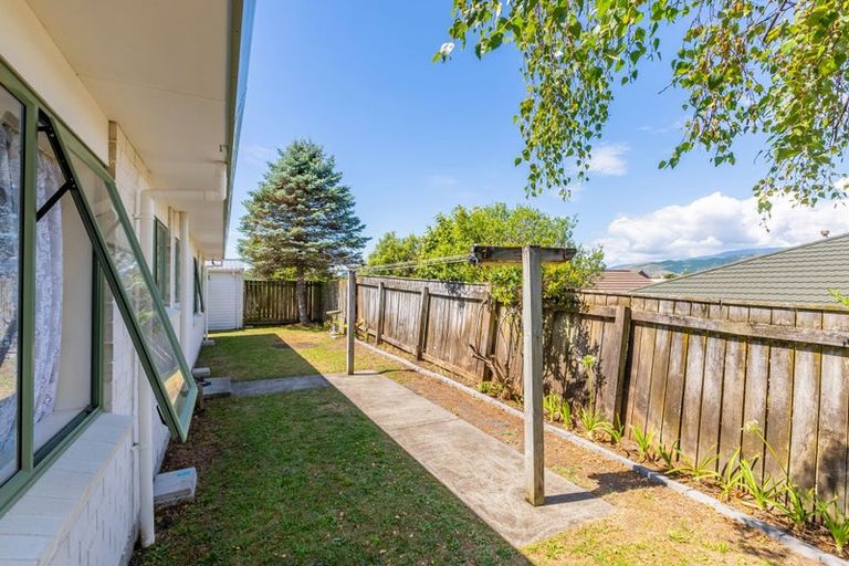 Photo of property in 33 Rosewood Place, Paraparaumu, 5032