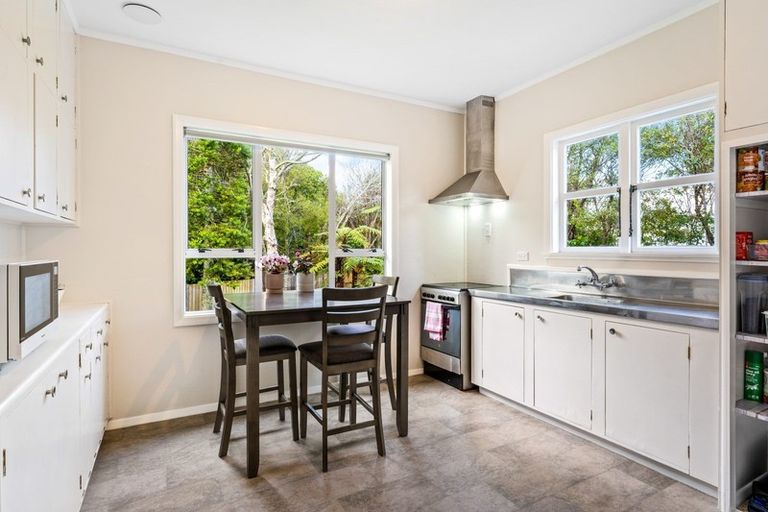 Photo of property in 52 The Drive, Tawa, Wellington, 5028
