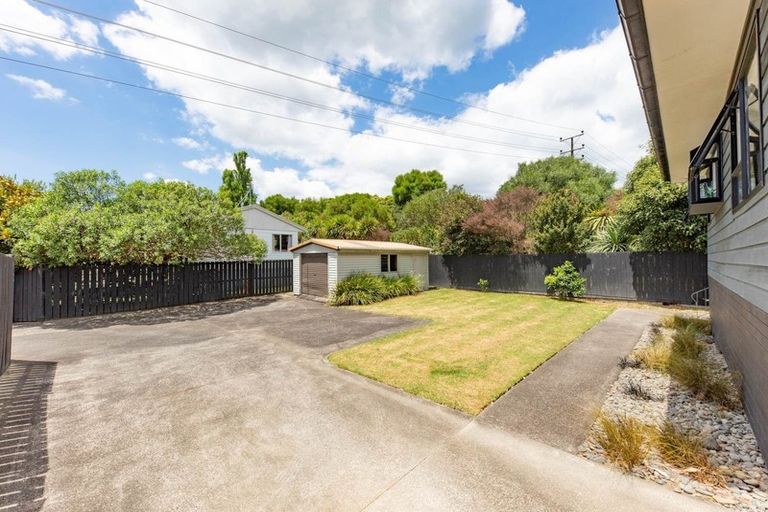 Photo of property in 55 Meadowvale Rise, Titirangi, Auckland, 0604