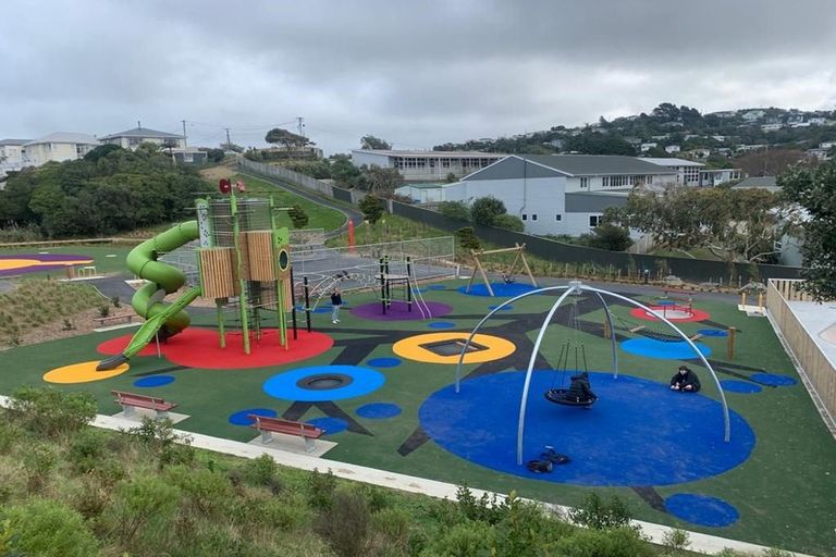 Photo of property in 45a Edgecombe Street, Newlands, Wellington, 6037