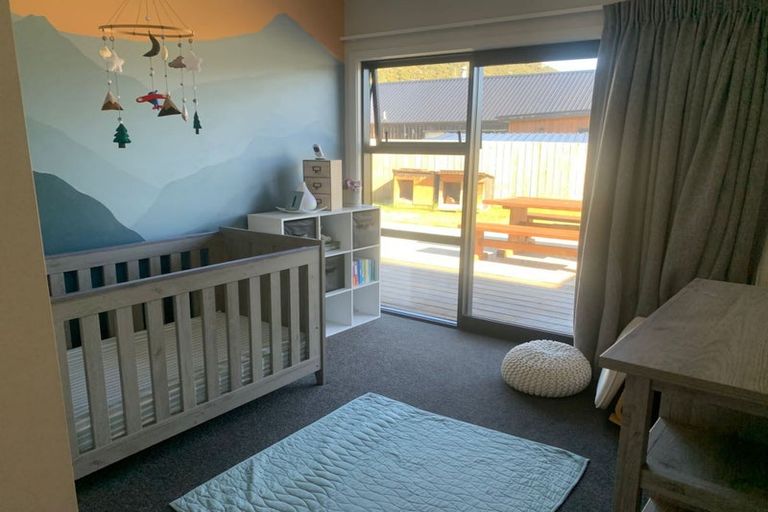 Photo of property in 39 Kingfisher Crescent, Albert Town, Wanaka, 9305