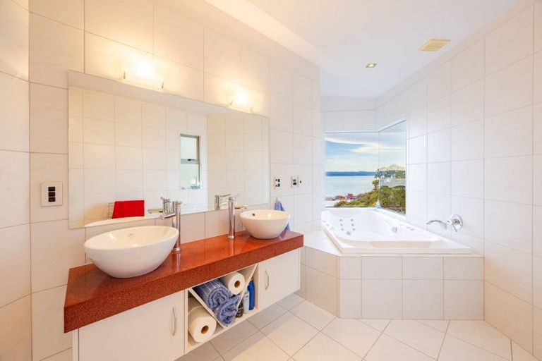 Photo of property in 4b Seapoint Road, Bluff Hill, Napier, 4110