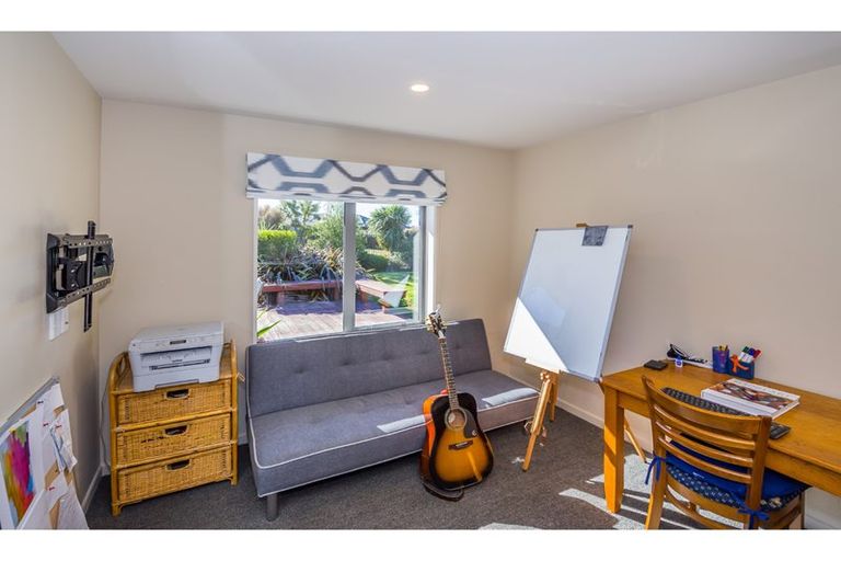 Photo of property in 20 Dunaverty Place, Broomfield, Christchurch, 8042