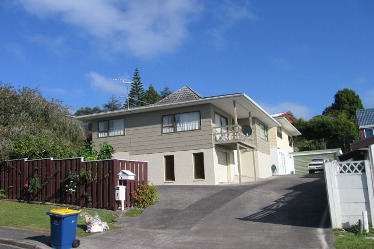 Photo of property in 1/3 Ondine Place, Glenfield, Auckland, 0629