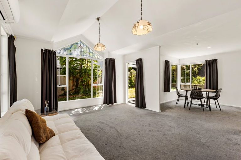 Photo of property in 6 Erskine Close, Island Bay, Wellington, 6023