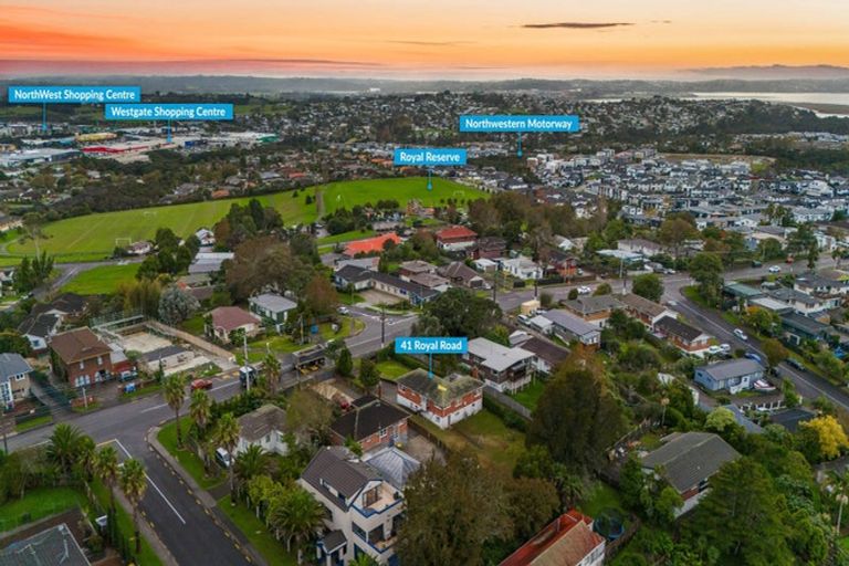 Photo of property in 41 Royal Road, Massey, Auckland, 0614