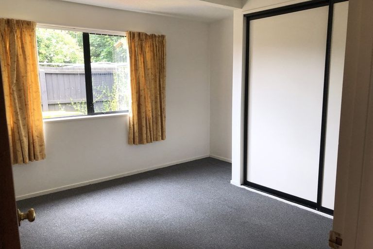 Photo of property in 2/33 Glenharrow Avenue, Avonhead, Christchurch, 8042