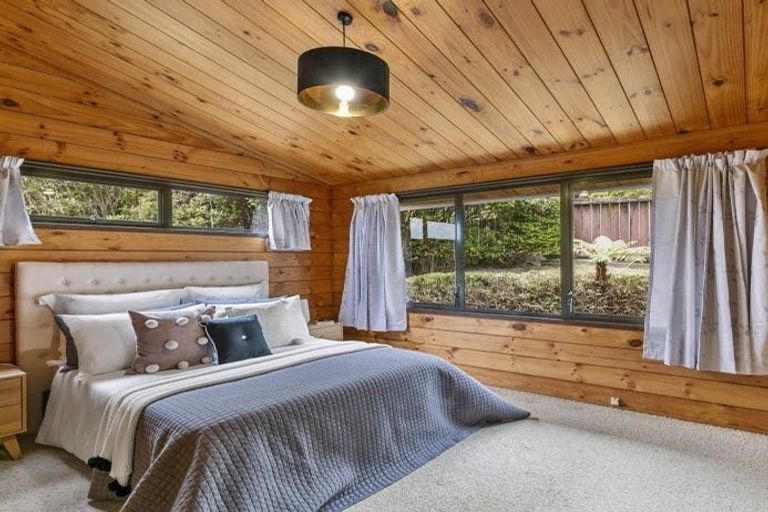 Photo of property in 87 Allington Road, Karori, Wellington, 6012