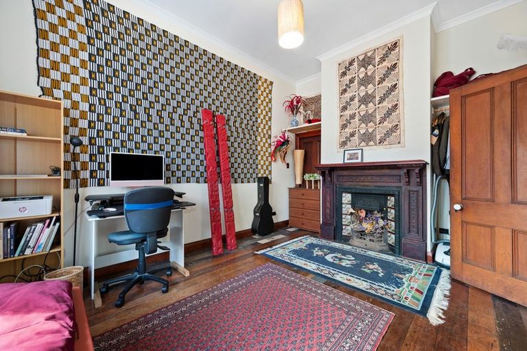 Photo of property in 6 Prince Street, Mount Victoria, Wellington, 6011