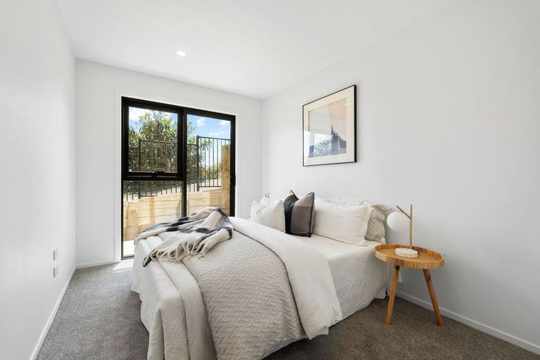 Photo of property in 1/1090 Beach Road, Torbay, Auckland, 0630