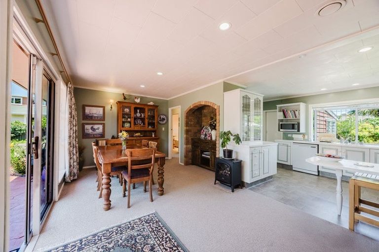 Photo of property in 32 Kent Terrace, Taradale, Napier, 4112