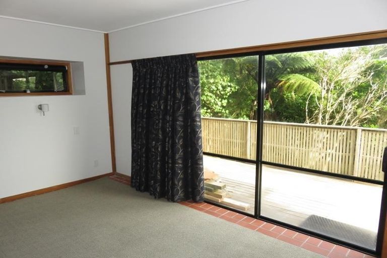 Photo of property in 76 Ranui Crescent, Khandallah, Wellington, 6035