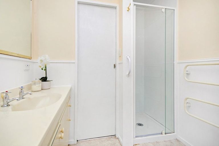 Photo of property in 6 Zande Terrace, Tawa, Wellington, 5028