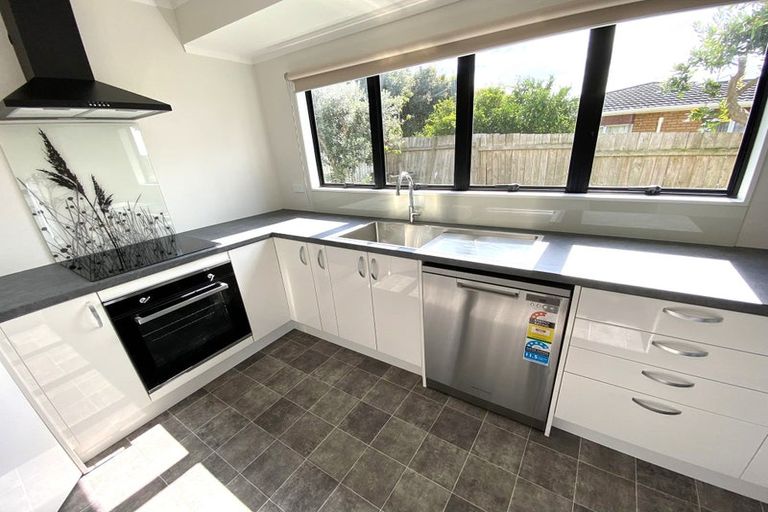 Photo of property in 16 Ebony Place, Massey, Auckland, 0614