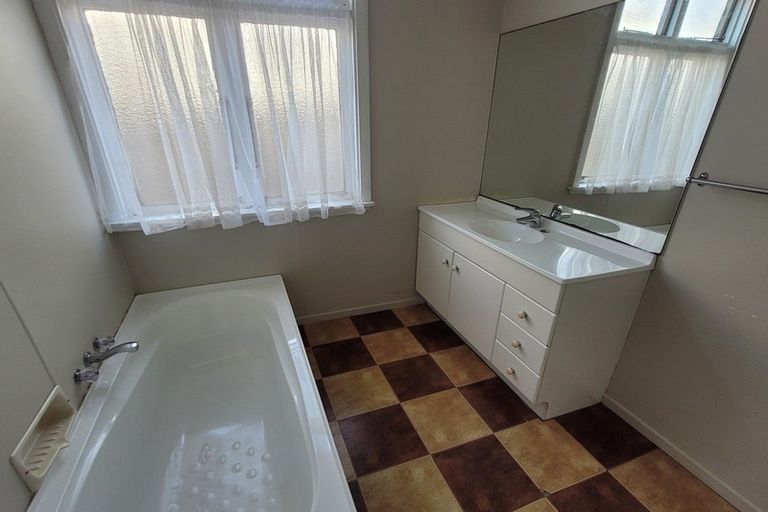 Photo of property in 136 Russell Street, Westport, 7825