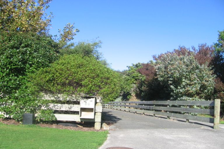 Photo of property in 86 Joseph Banks Drive, Whitby, Porirua, 5024