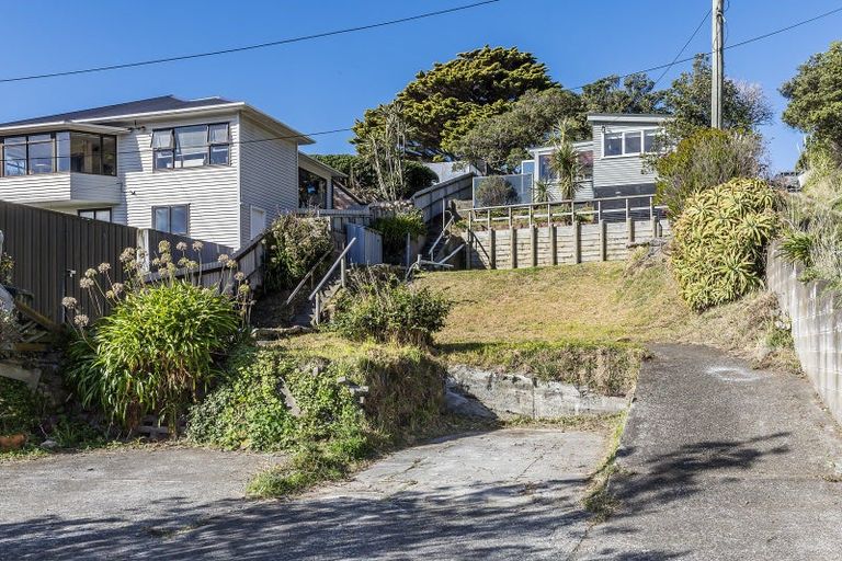 Photo of property in 25 Hungerford Road, Lyall Bay, Wellington, 6022