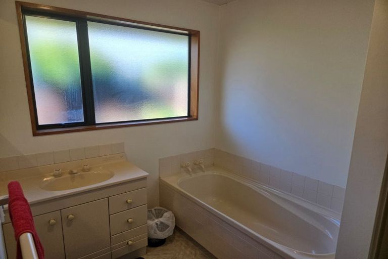 Photo of property in 4 Amdale Avenue, Broomfield, Christchurch, 8042