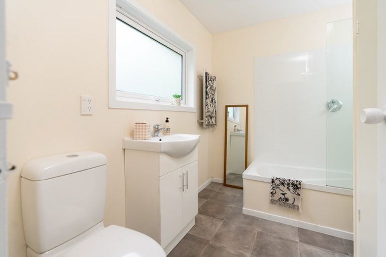Photo of property in 2/72 Homebush Road, Khandallah, Wellington, 6035