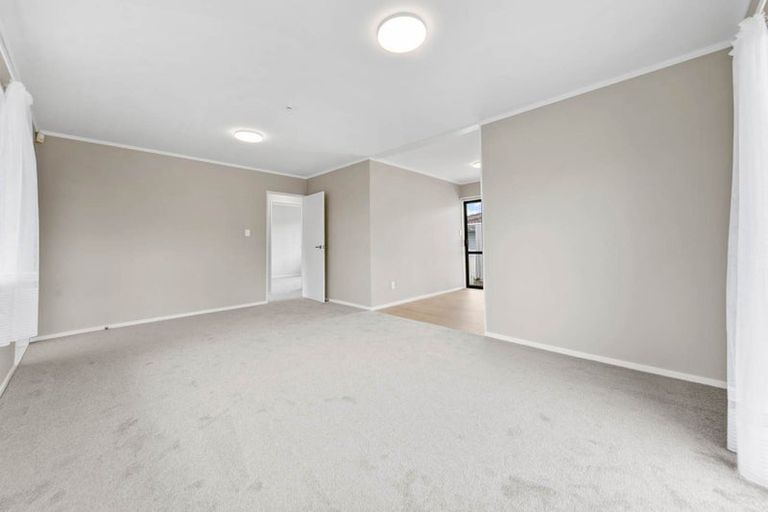 Photo of property in 1/5 Annette Avenue, Te Atatu South, Auckland, 0610