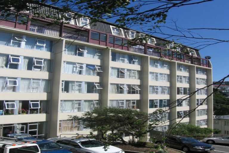 Photo of property in 76b Mcalpine Avenue, Mount Cook, Wellington, 6011