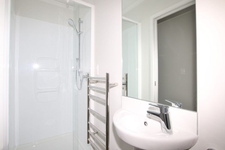 Photo of property in 6/5 Peachgrove Road, Te Atatu Peninsula, Auckland, 0610